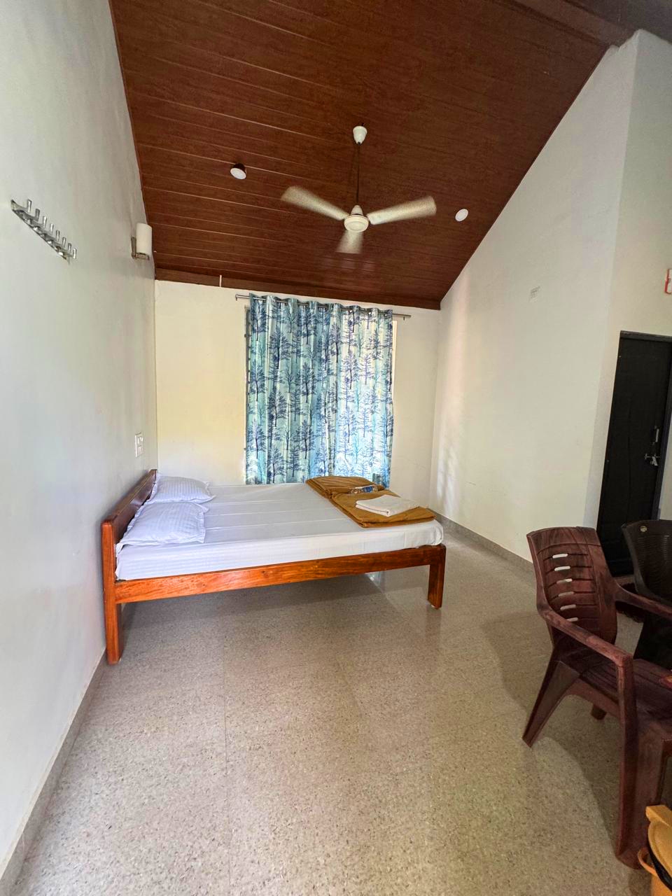 Side View Room